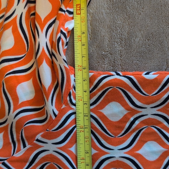 Crown & Ivy Large Orange and White Geometric Blouse - Picture 7 of 9
